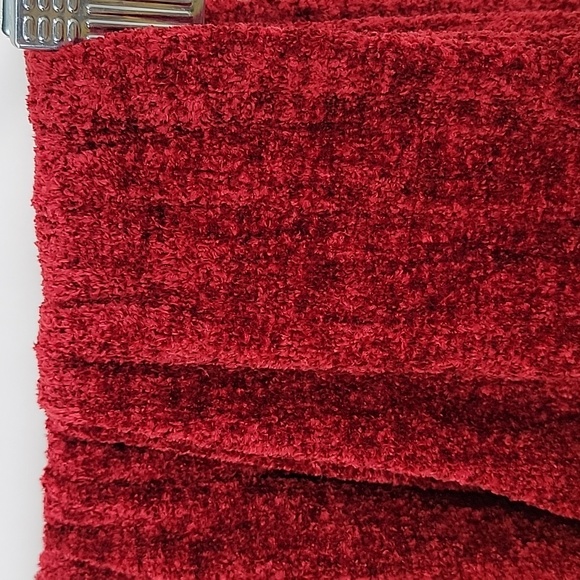 Pier 1 imports Chenille throw blanket red - Picture 7 of 8